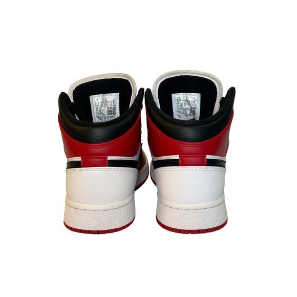 Nike Air Jordan 1 Retro Mid OG Chicago Size 4.5y - Picture 2 of 9